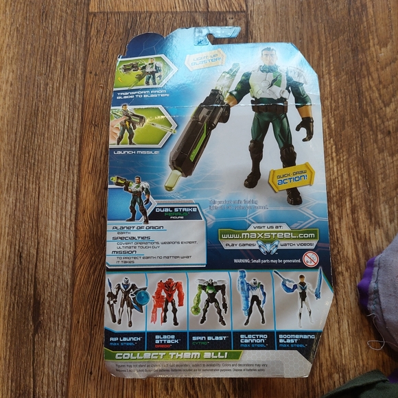Max Steel Dual Strike Ferrus Action Figure NIB 2013 Light Up Blaster Mattel - Picture 4 of 7